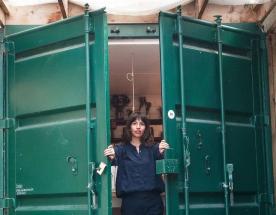 集装箱店铺丨伦敦喜欢狭小的密闭空间和建造的美女老板娘选择集装箱开店，赚翻了！