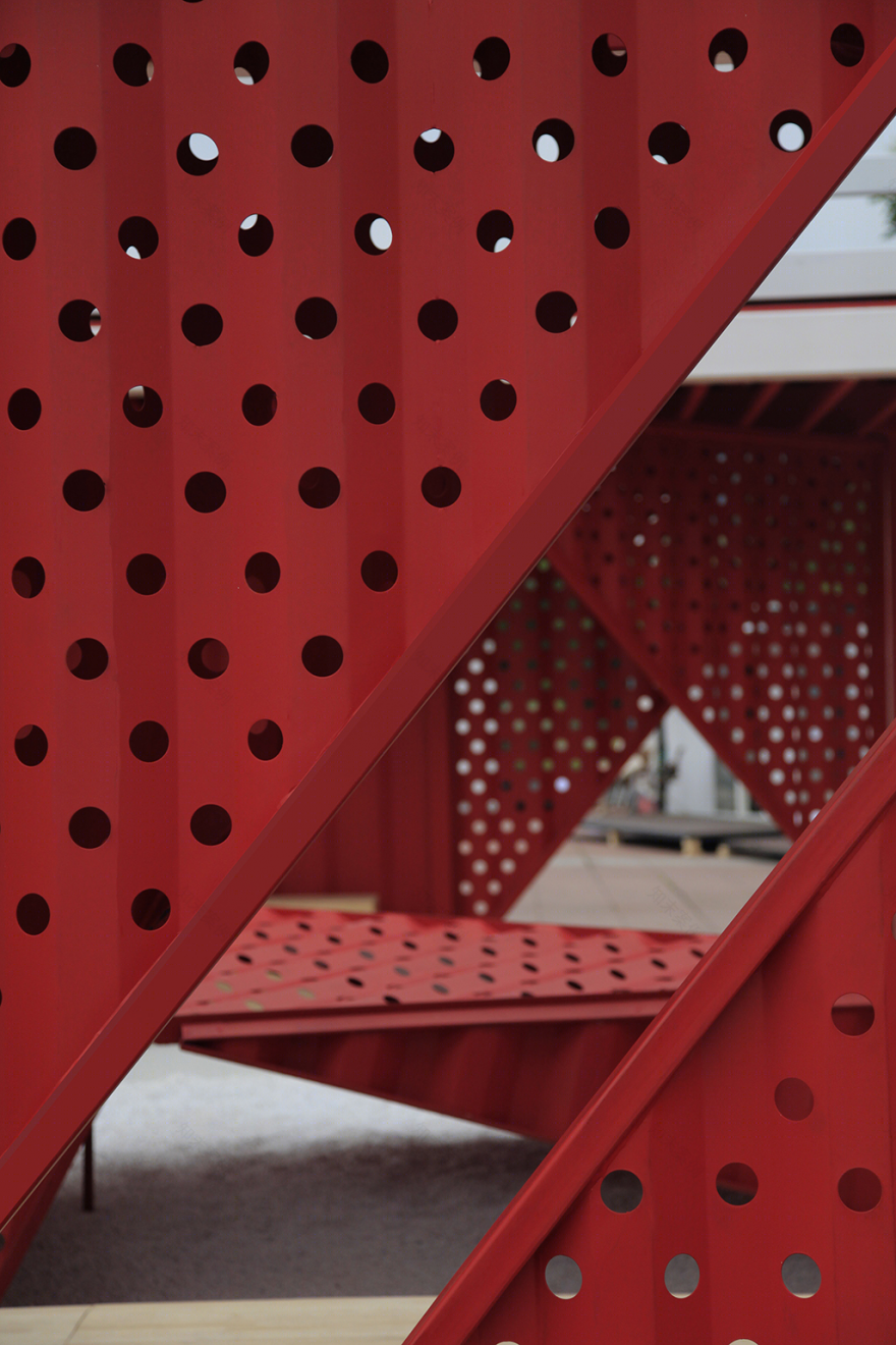 集装箱建筑案例丨看国内外红色集装箱建筑如何用创意重塑城市景观